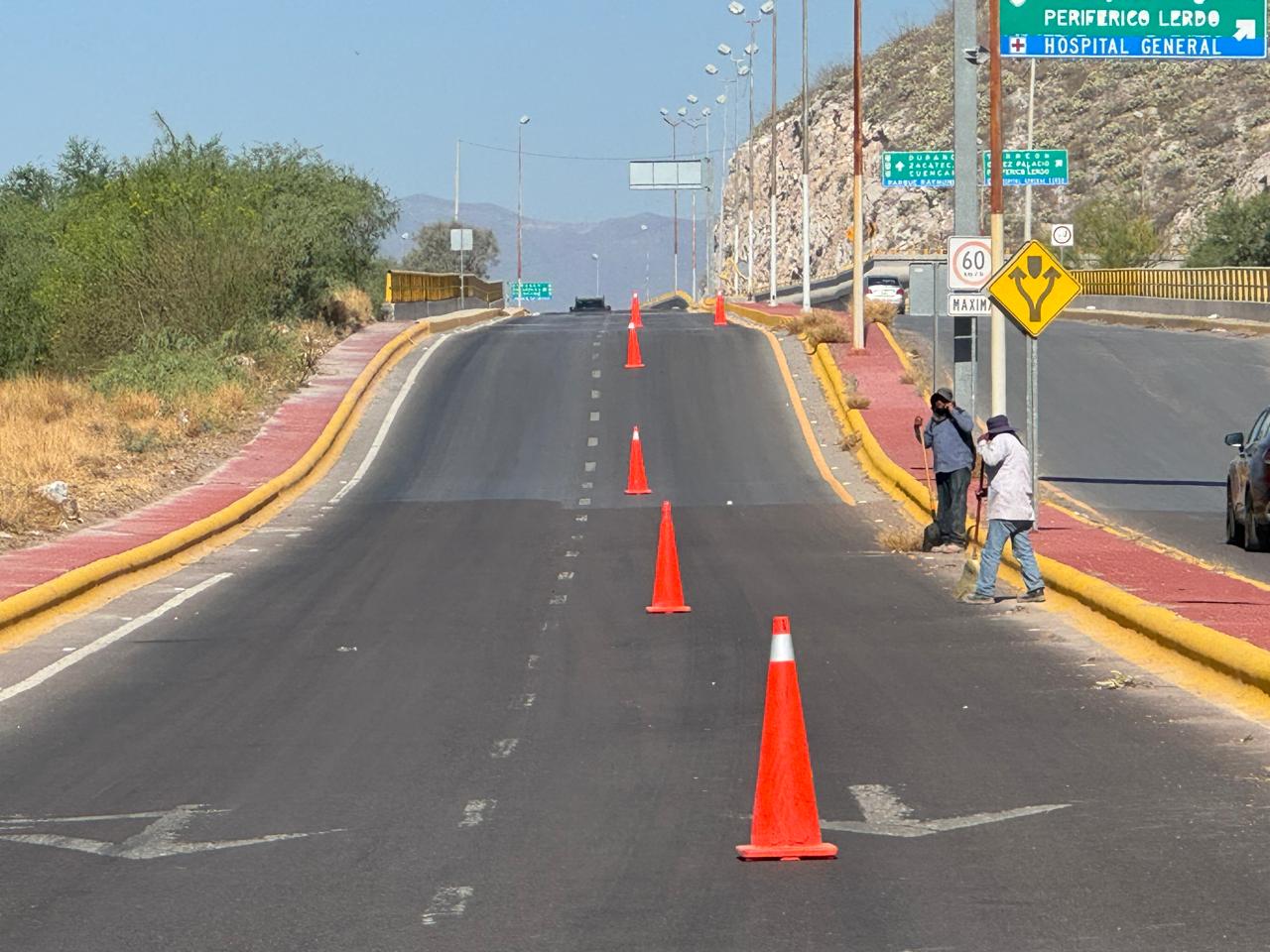 Dan mantenimiento a la Glorieta Hermila Galindo en Lerdo
