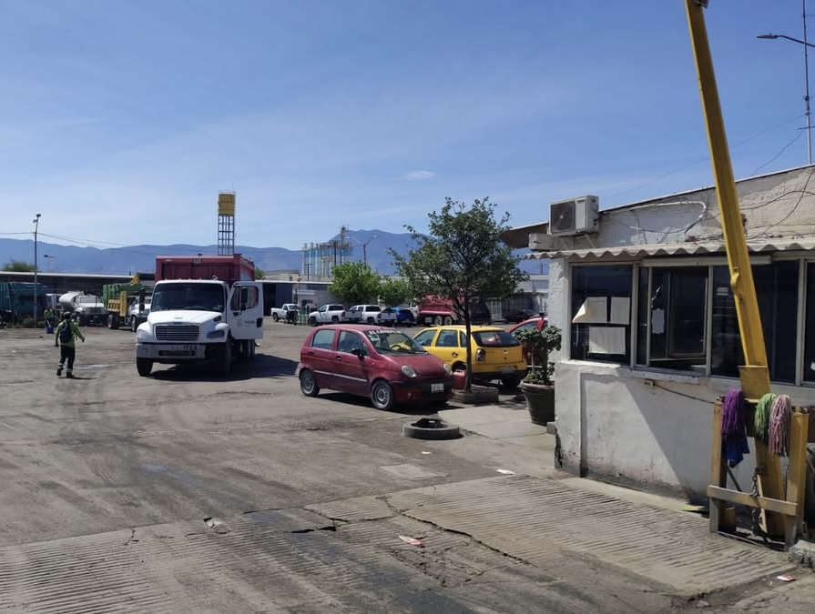 Realizan paro de labores recolectores de basura en Saltillo