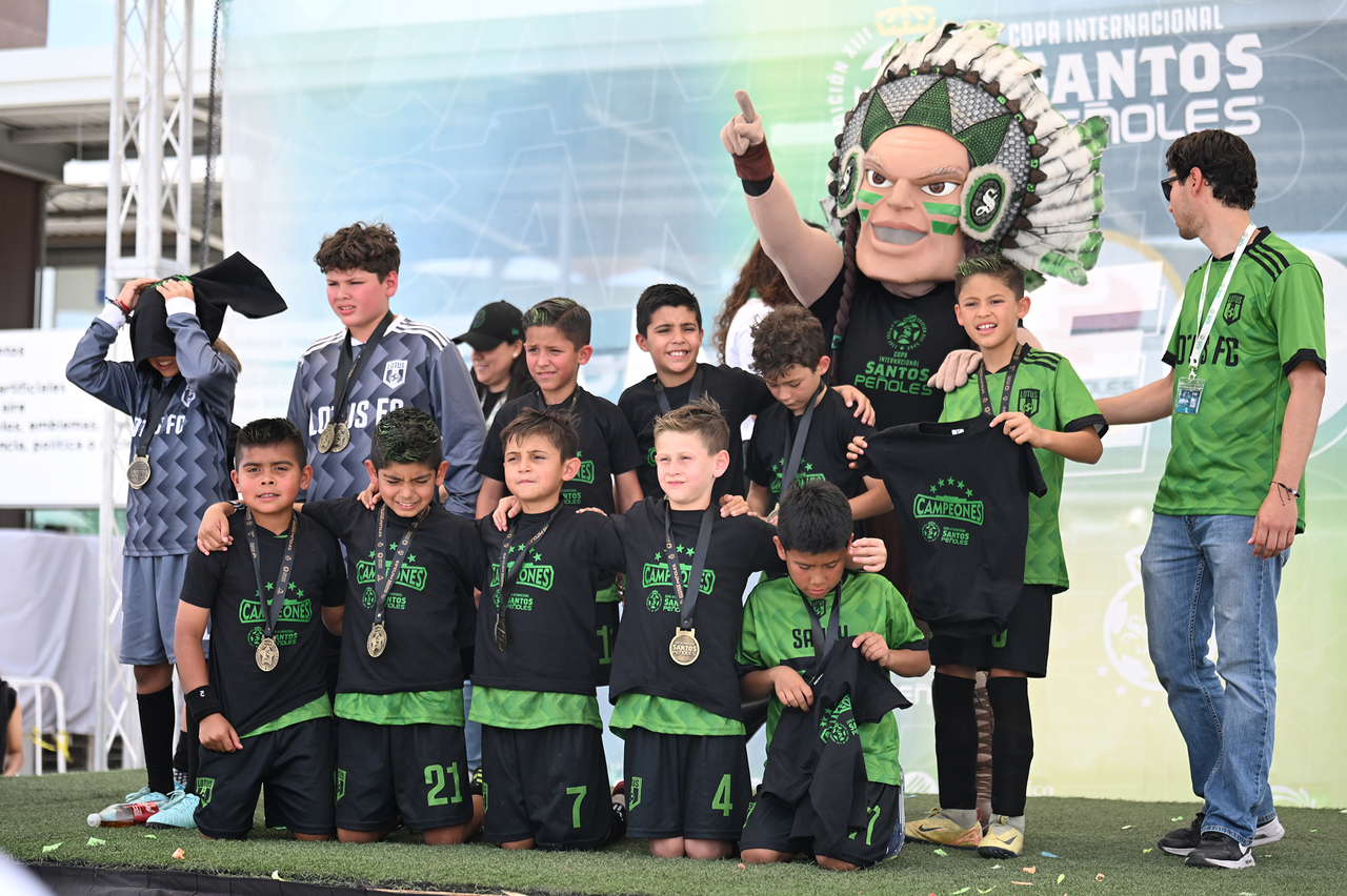 Los regiomontanos del equipo Lotus FC, se consagraron como los ganadores de la categoría 2016 de Futbol 9.