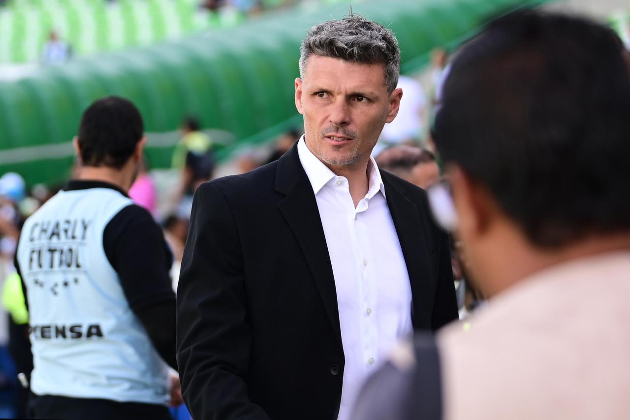 El estratega argentino, que llegó al banquillo albiverde en diciembre pasado, fue cesado tras los malos resultados en el último torneo.