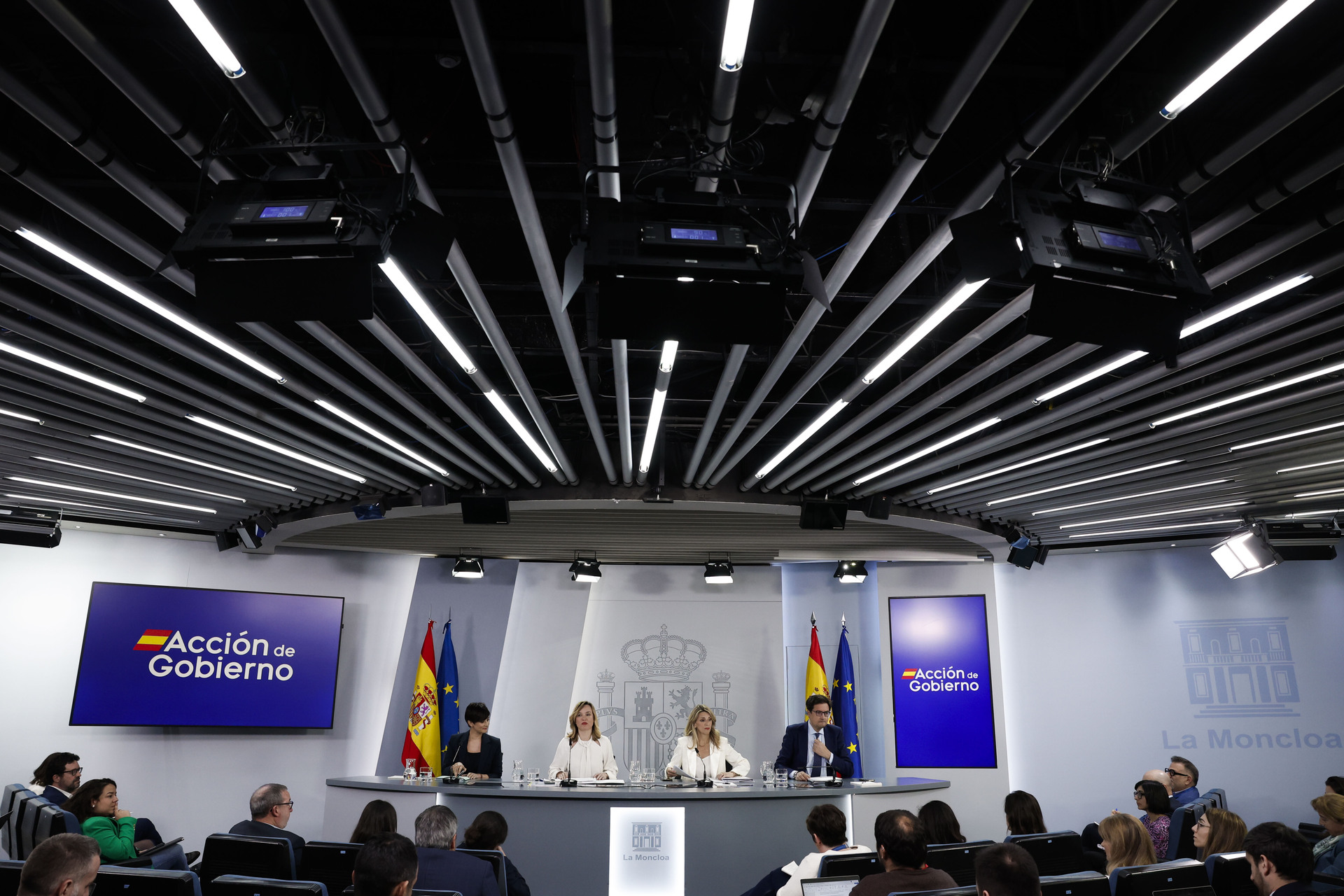 Gobierno de España aprueba reducir jornada laboral a 37.5 horas, se discutirá en el Legislativo