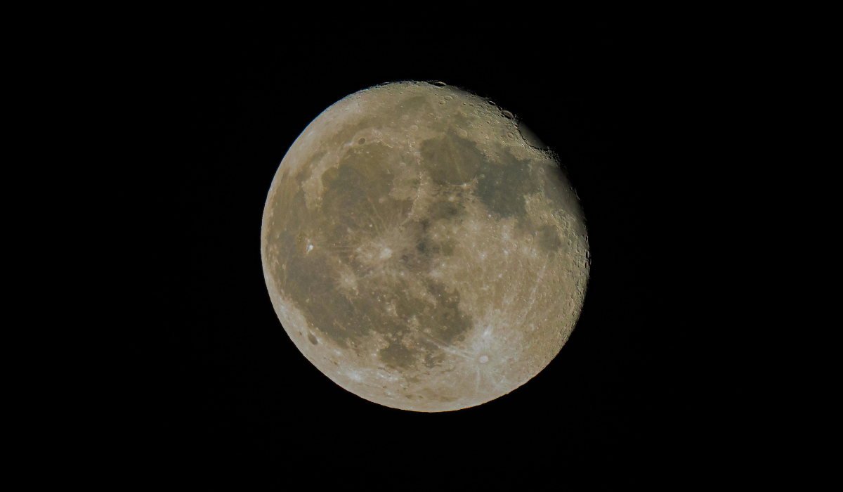 ¿Qué es una microluna? Descubre este fenómeno astronómico visible durante la espectacular luna de flores