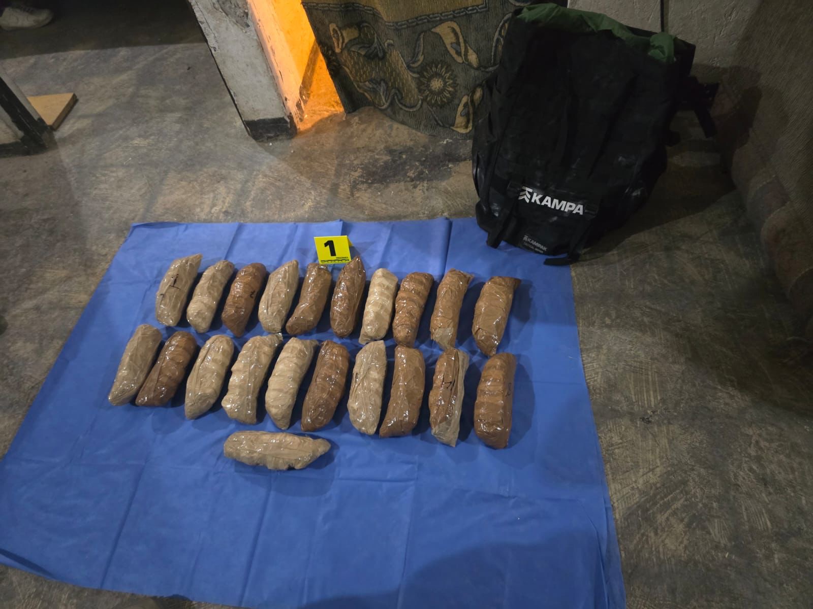 Policía Estatal en coordinación con elementos del GREC aseguraron 9 kilos de cristal en Torreón