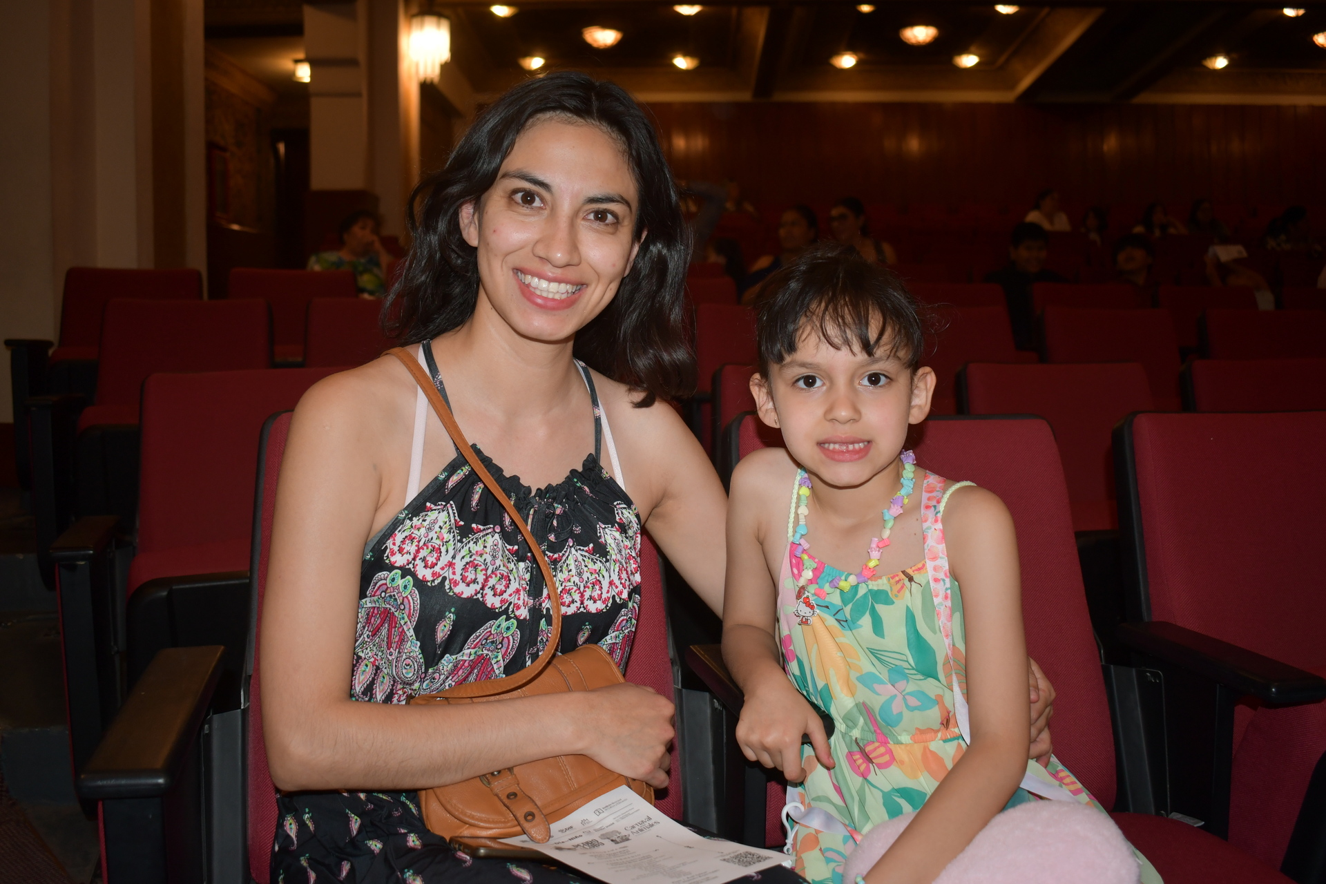 Carolina Muñiz Garza y Mila Montoya.