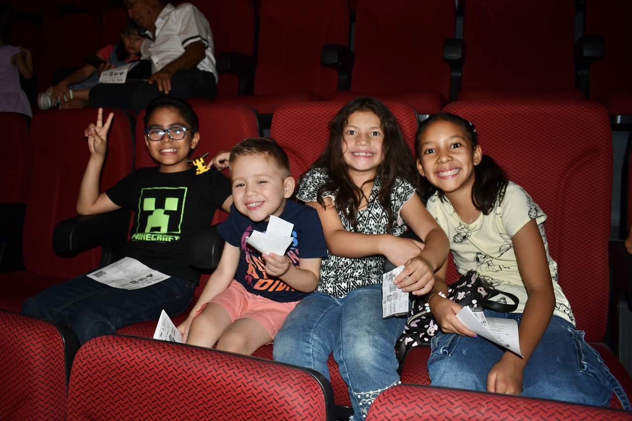Santiago, Rodrigo, Valentina y Romina.