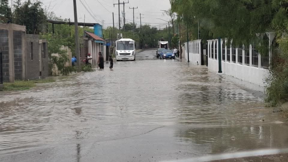 Fuertes lluvias y granizo en Piedras Negras, deja calles anegadas y casas inundadas