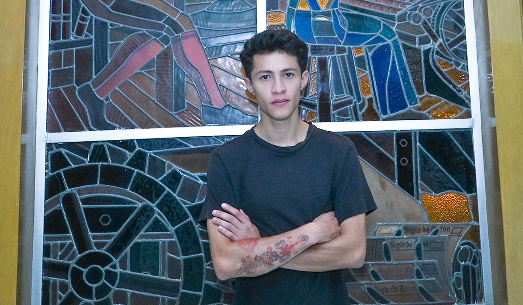 Personaje. Uriel (Santiago Sandoval) es un joven migrante de 23 años que, como muchos otros, decide ir tras el sueño americano y viajar hacia el norte en busca de una mejor vida.