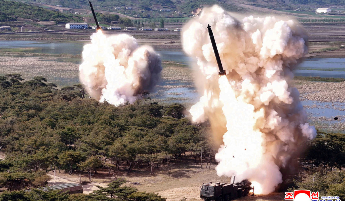 Corea del Norte dice que Kim supervisó pruebas de misiles que simularon ataques nucleares a rivales