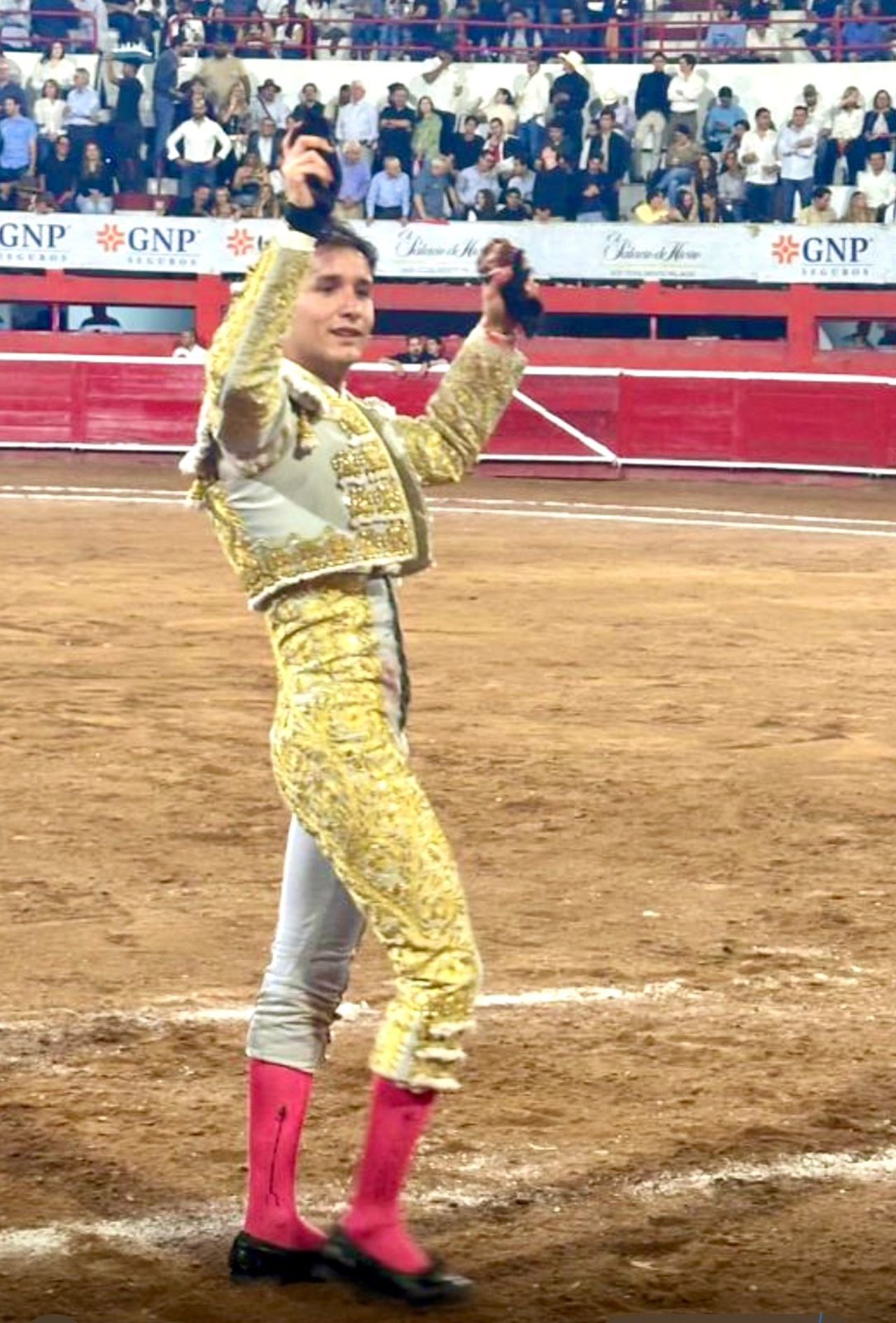 El torero lagunero logró cortar dos orejas en Monterrey.