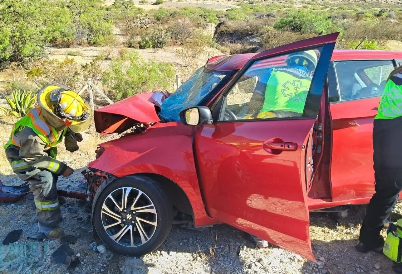 Una mujer sin vida y dos lesionados dejó fuerte impacto de frente en la Saltillo - Matehuala