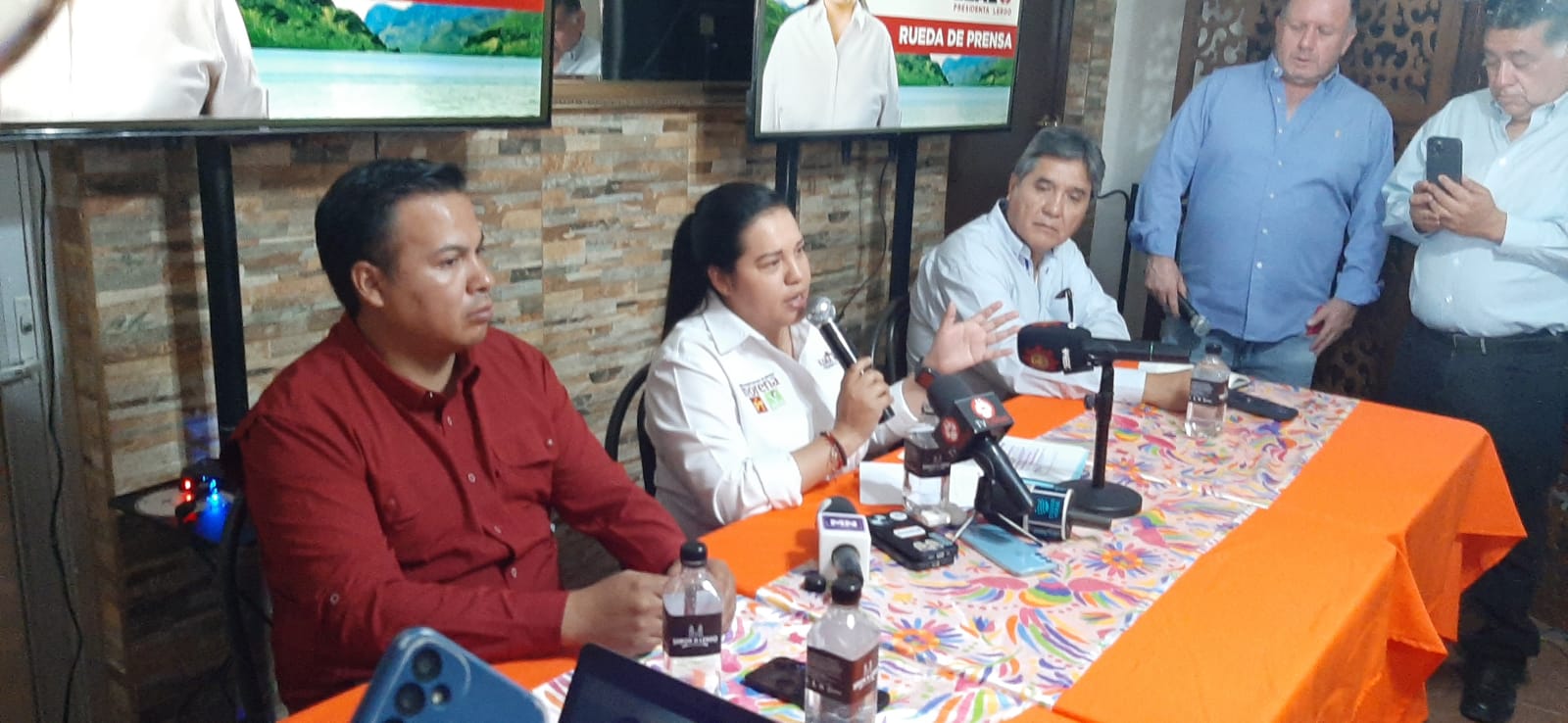 Flora Leal se deslindó del hallazgo de propaganda en Junta de Gobierno
