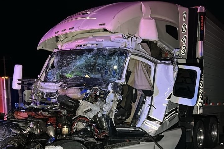 Al borde de la muerte trailero luego de terminar prensado en su unidad