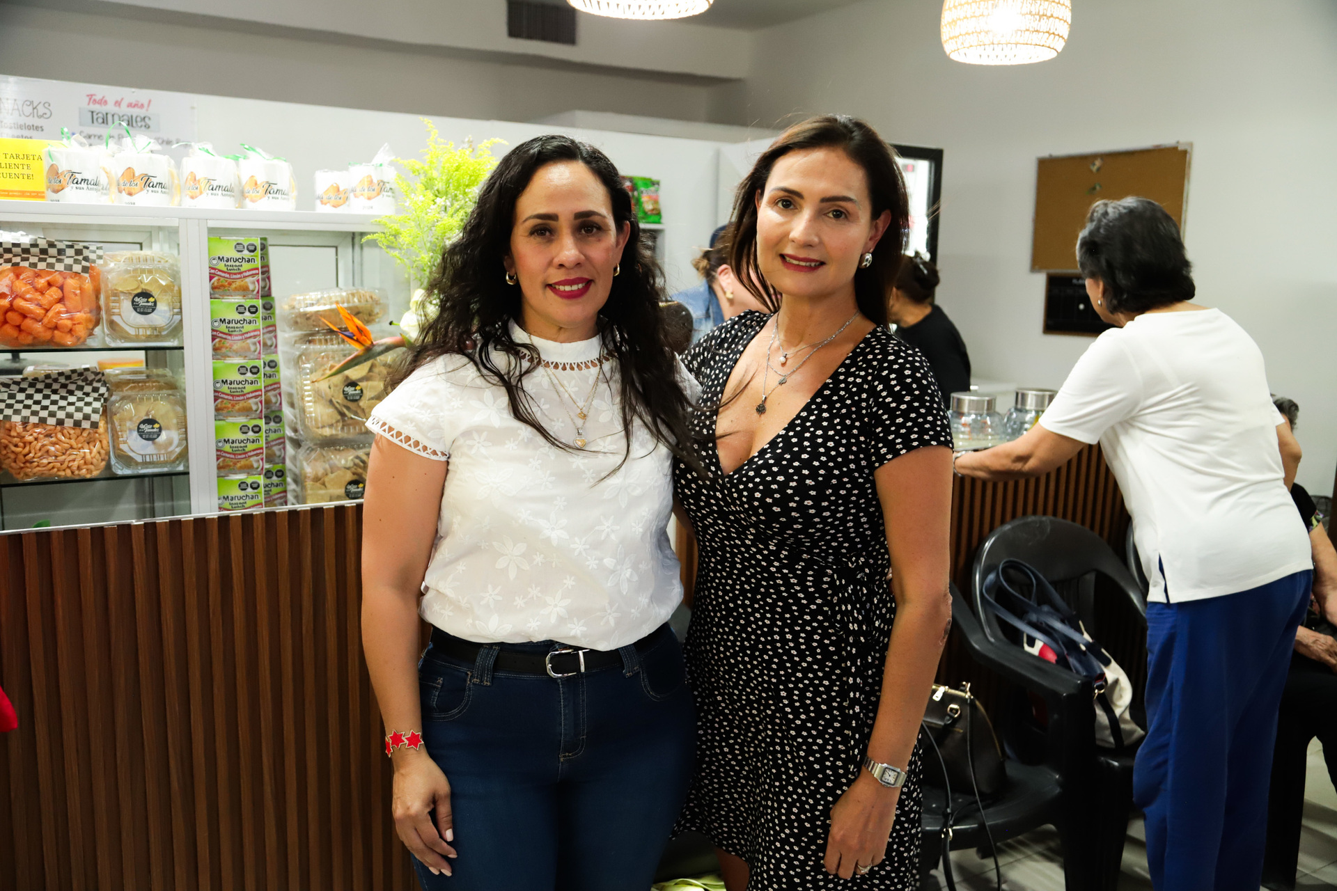 Judith Balboa y Lily Iturriaga.