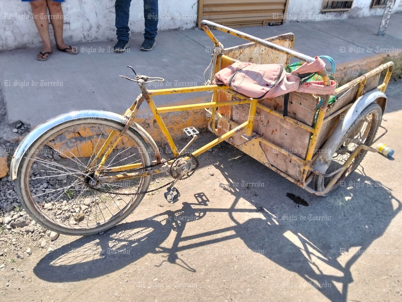 Adulto Mayor termina con múltiples lesiones tras ser impactado por un auto en Gómez Palacio