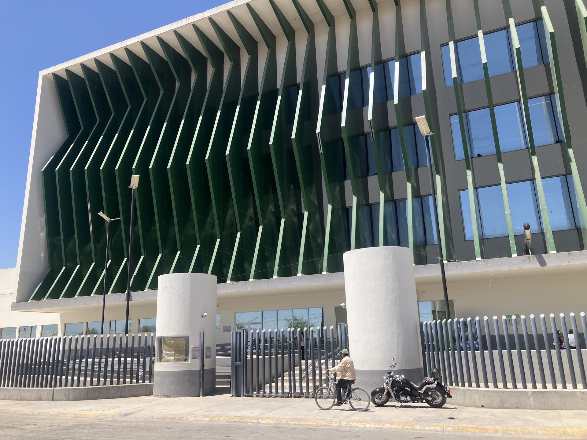 Joven ingresa a hospital de Gómez Palacio con un impacto de bala