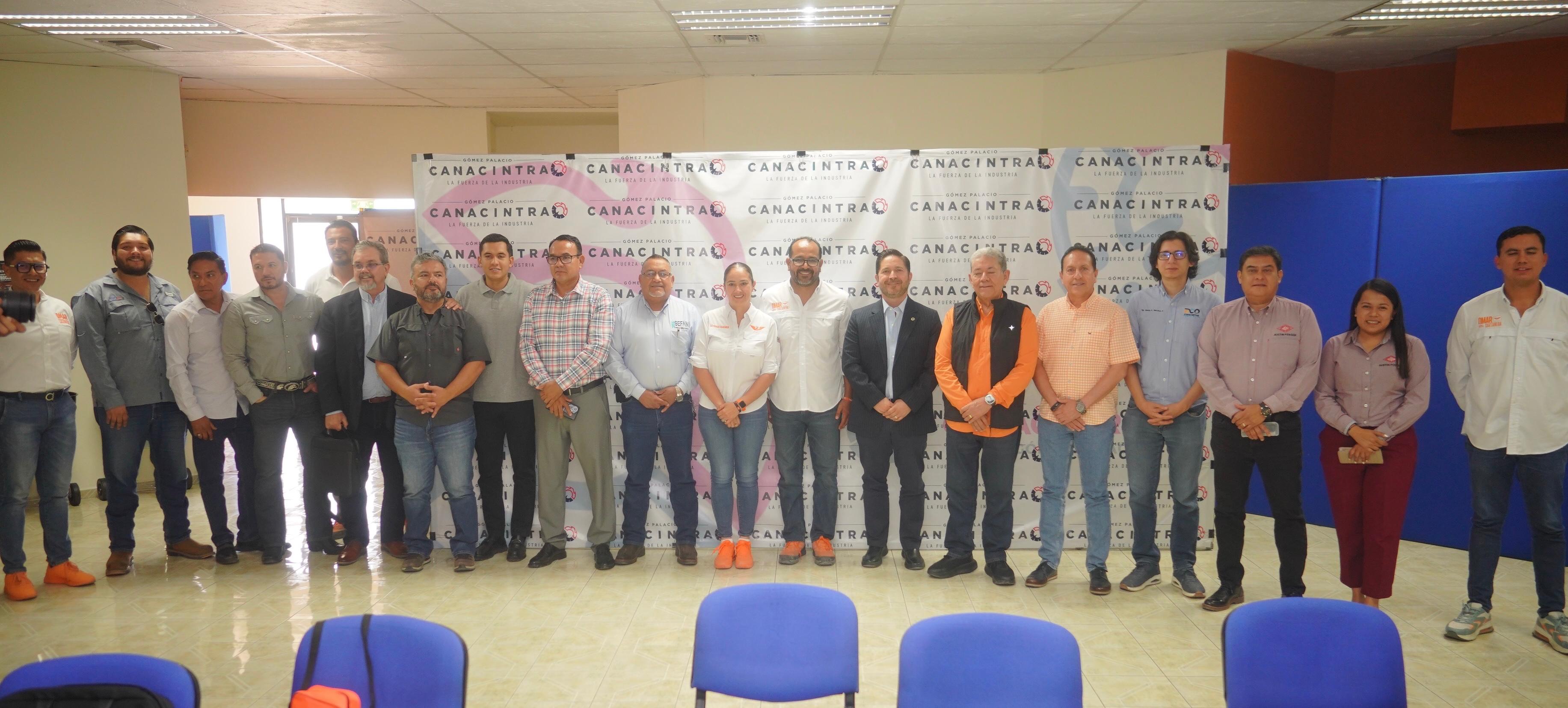 Omar Castañeda y empresarios laguneros firman acuerdos; buscan desarrollo económico