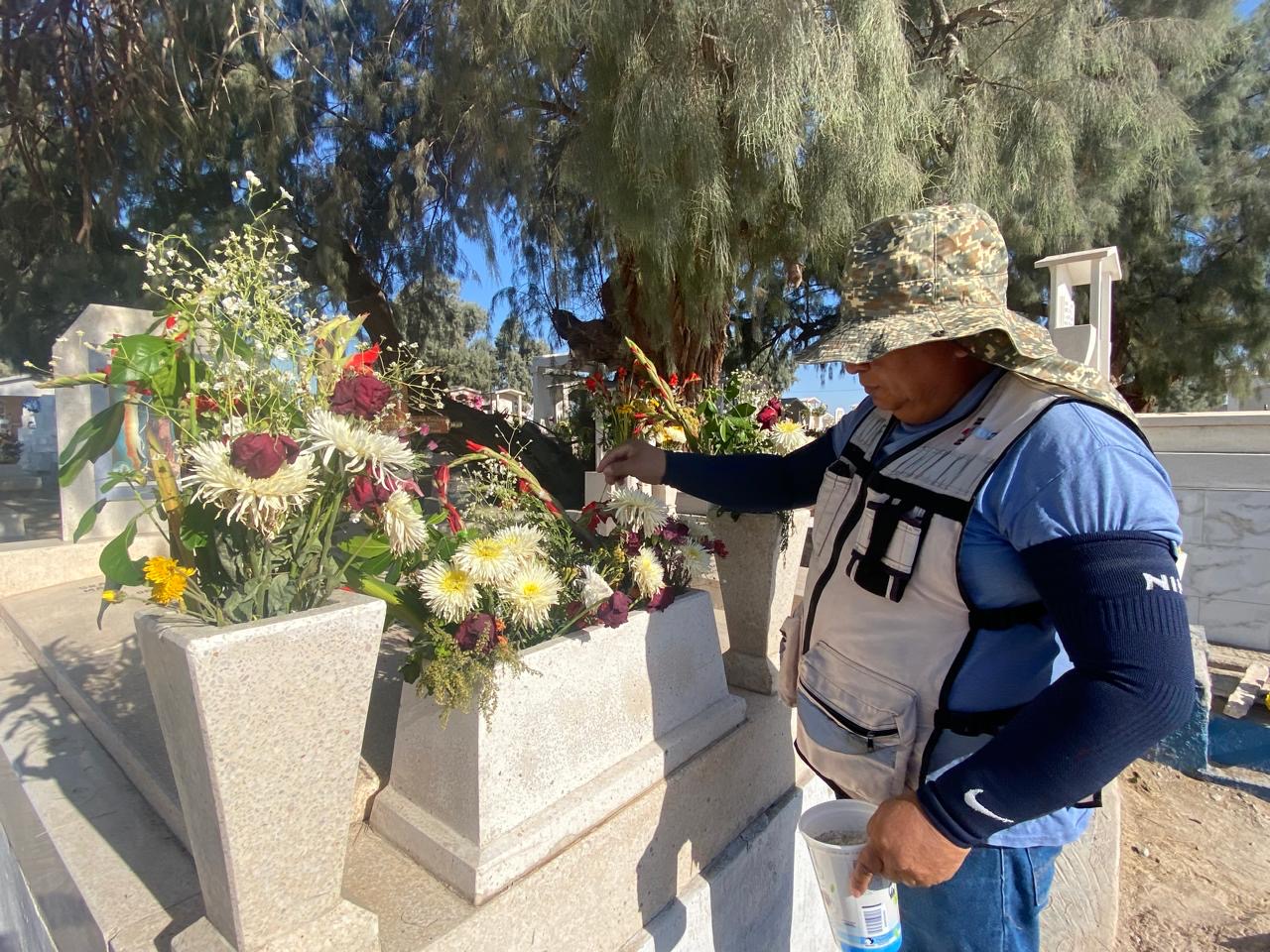 Aplican abate en Panteón Municipal tras recibir a cientos de visitantes por el Día de las Madres