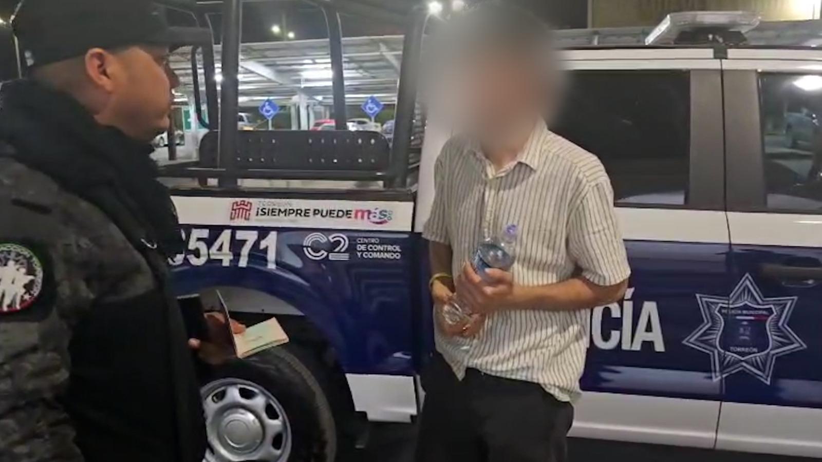 Apoyan elementos del GRT a extranjero que fue retenido en otro Estado y llegó a Torreón