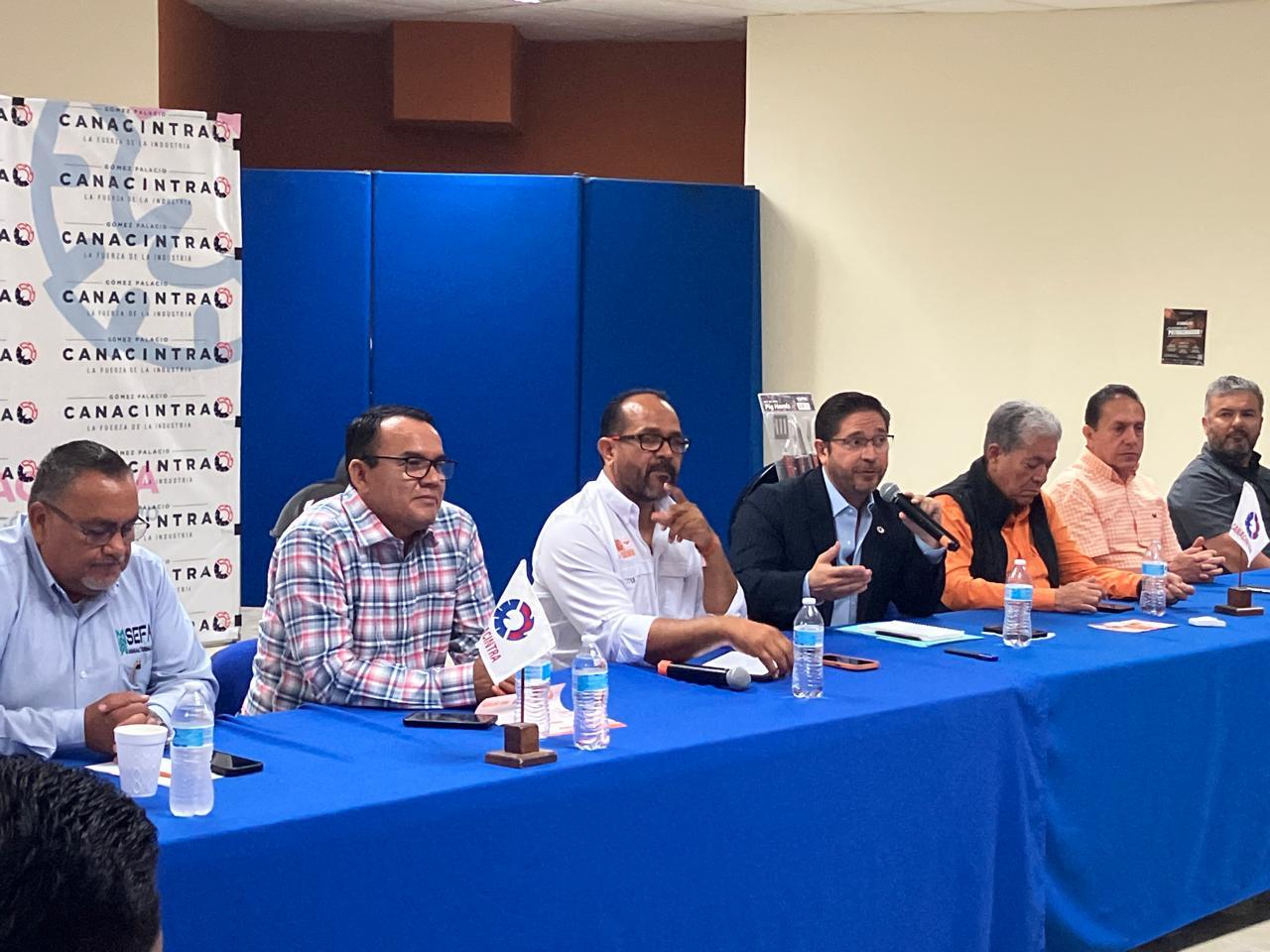 Integrantes de Canacintra se reunieron con el candidato de MC a la alcaldía, Omar Castañeda González. (EL SIGLO DE TORREÓN)