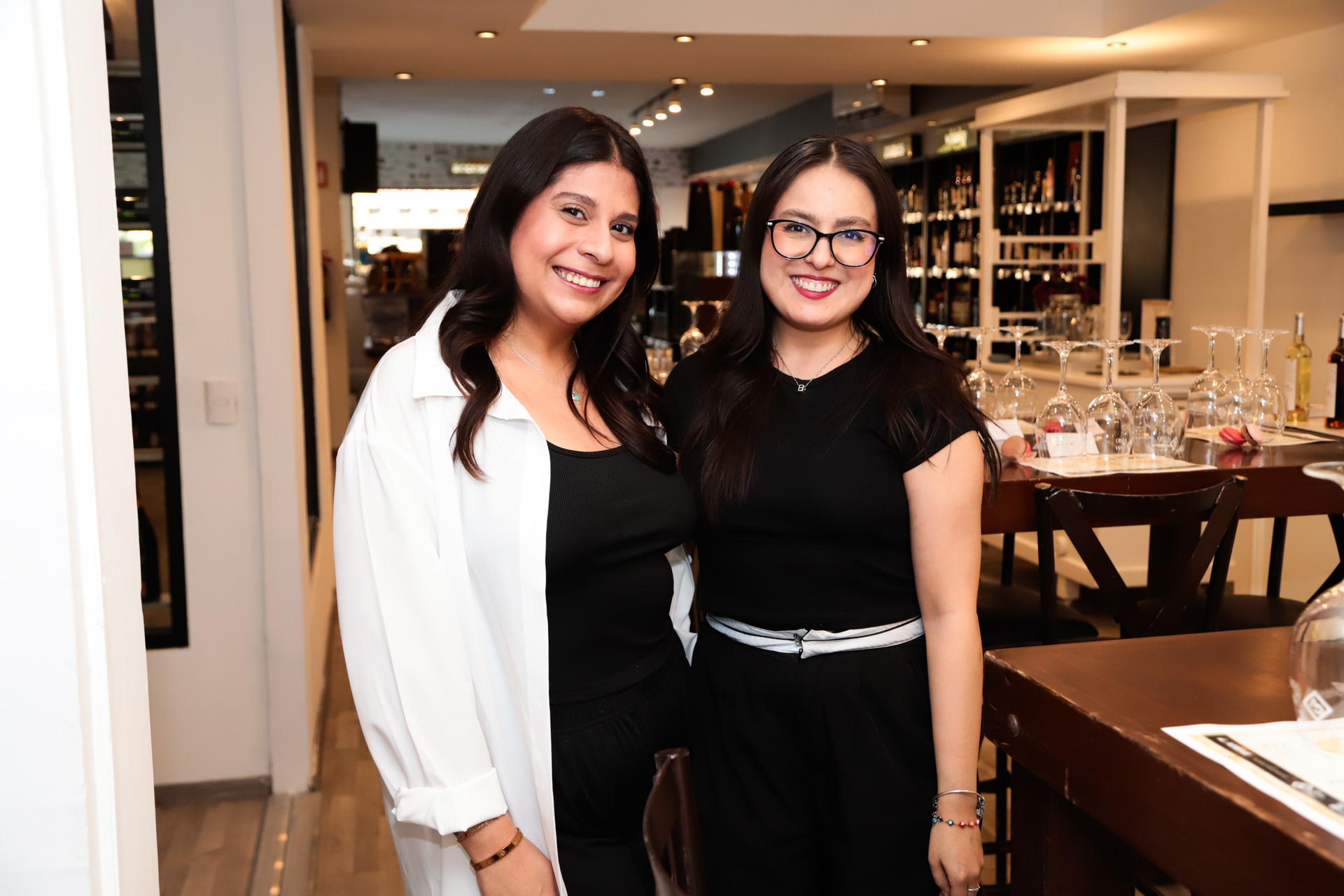 Pamela Rozado y Bárbara Olivas