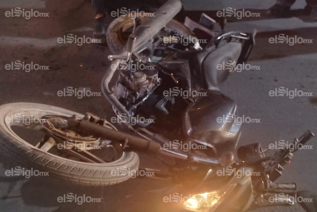 Motociclista resulta lesionado tras fuerte accidente en el Centro de Gómez Palacio