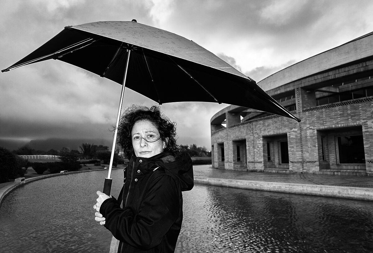 La escritora Pilar Quintana, ganadora del premio de novela Alfaguara 2021, retratada por Carlos Zárrate.