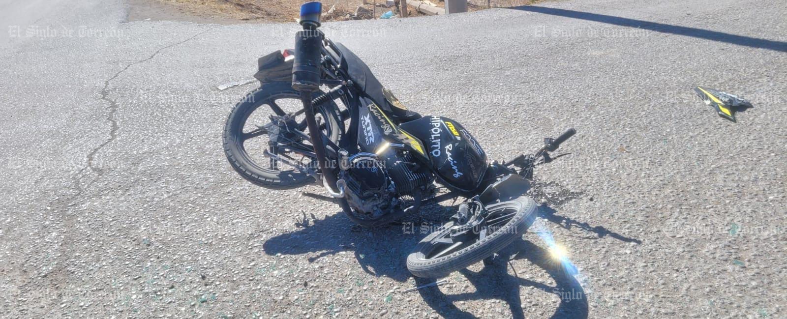 Joven de 21 es hospitalizado tras fuerte accidente de moto en carretera