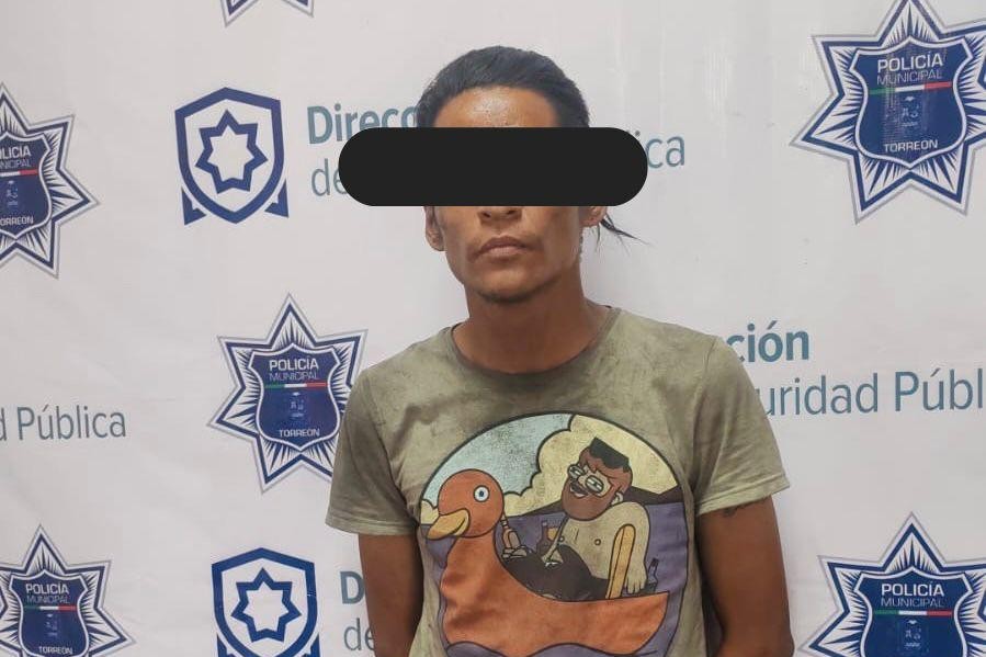 Policías de Torreón detienen a sujeto por posesión de narcóticos