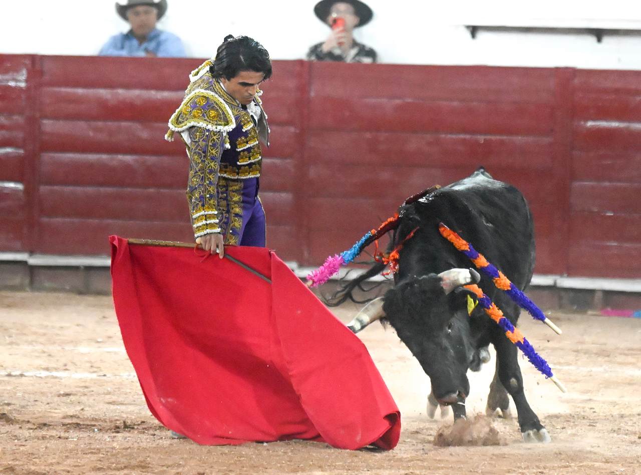 'JuanMa' estuvo presente en la novillada de año nuevo celebrada en la Plaza de Toros Alberto Balderas de Ciudad Lerdo.