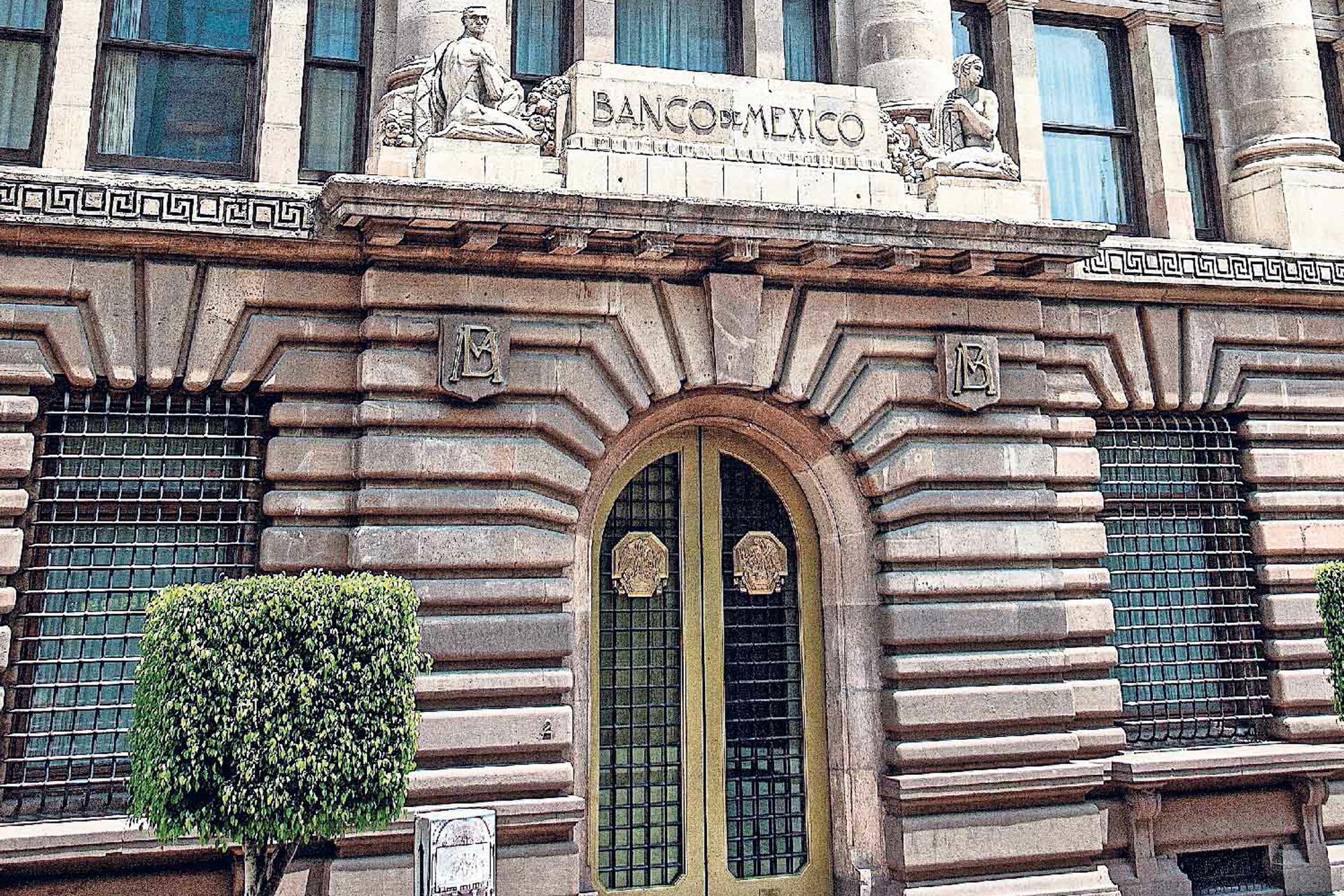 Disminuye Banxico tasa de referencia