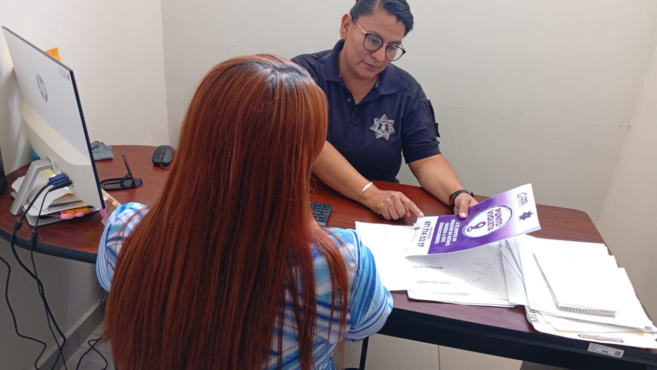 Agrupamiento Violeta en apoyo a las mujeres víctimas de violencia en Gómez Palacio