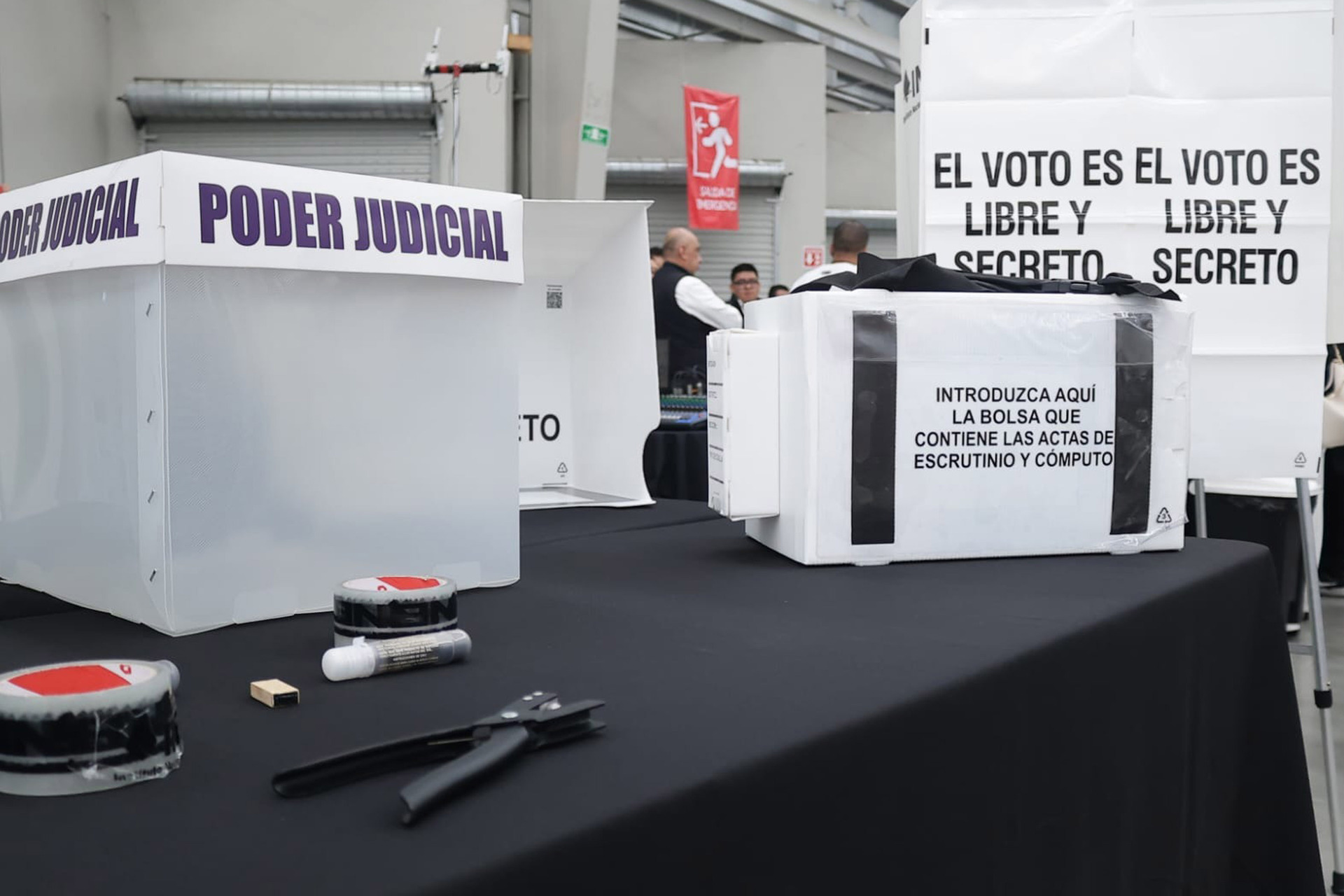 Acredita el INE a más de 2 mil 600 observadores electorales