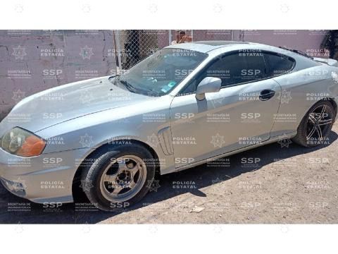 Policías estatales detienen en Lerdo a sujeto con vehículo que portaba placas sobrepuestas