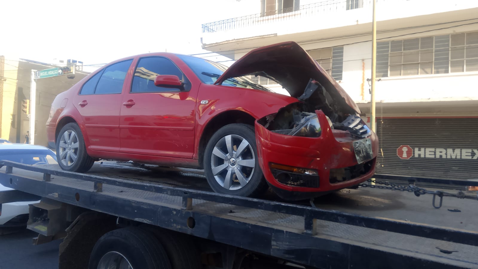 Hombre de la tercera edad resulta lesionado en choque entre dos vehículos en el Centro de Torreón