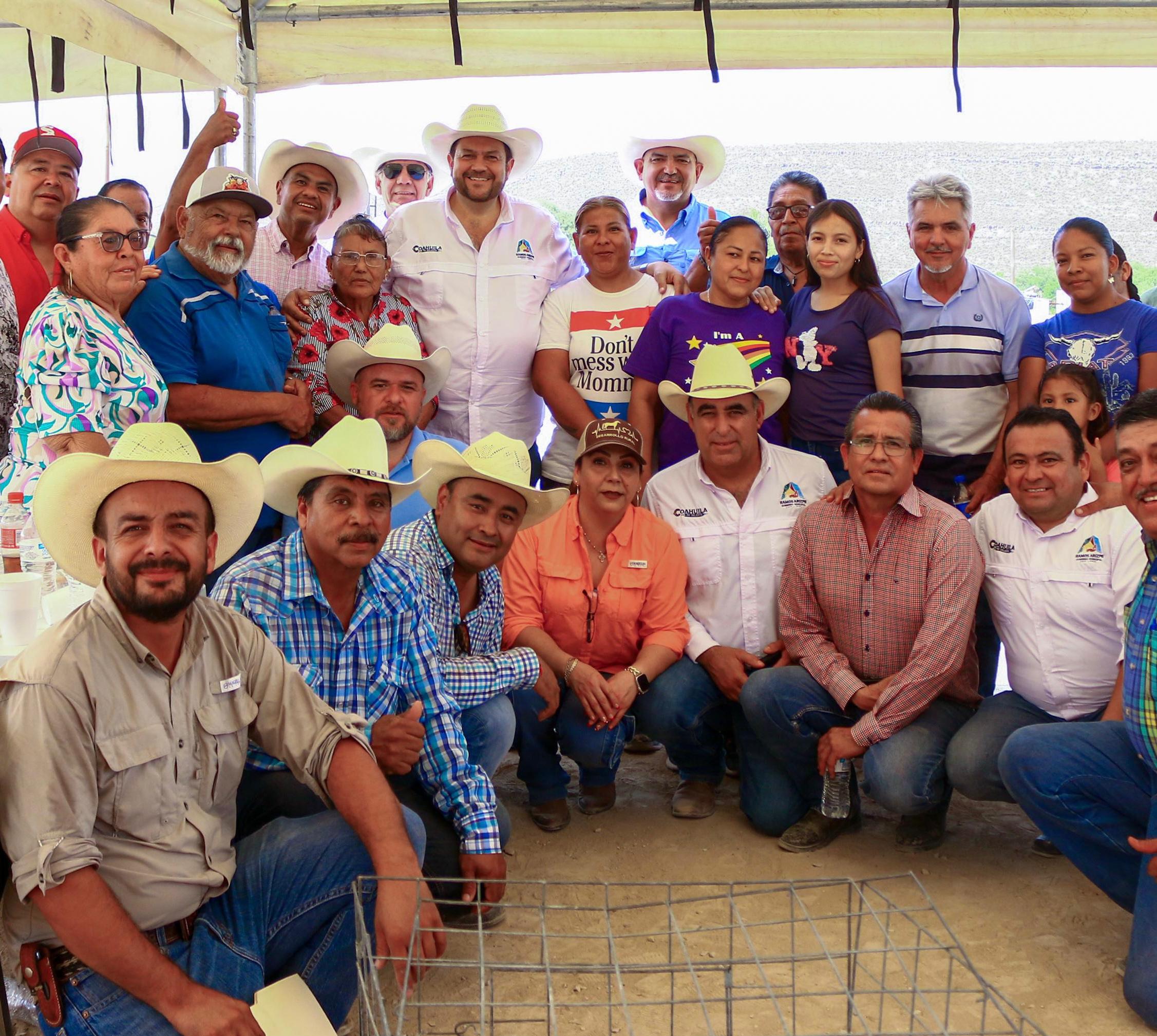Entregan pollitas Rhode Island Red a productores de Ramos Arizpe