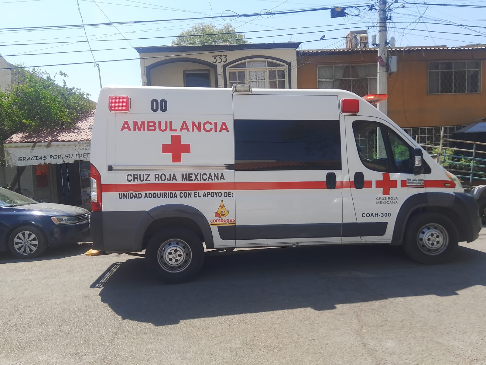Menor resulta con lesiones al chocar en motocicleta contra camioneta en la Eduardo Guerra