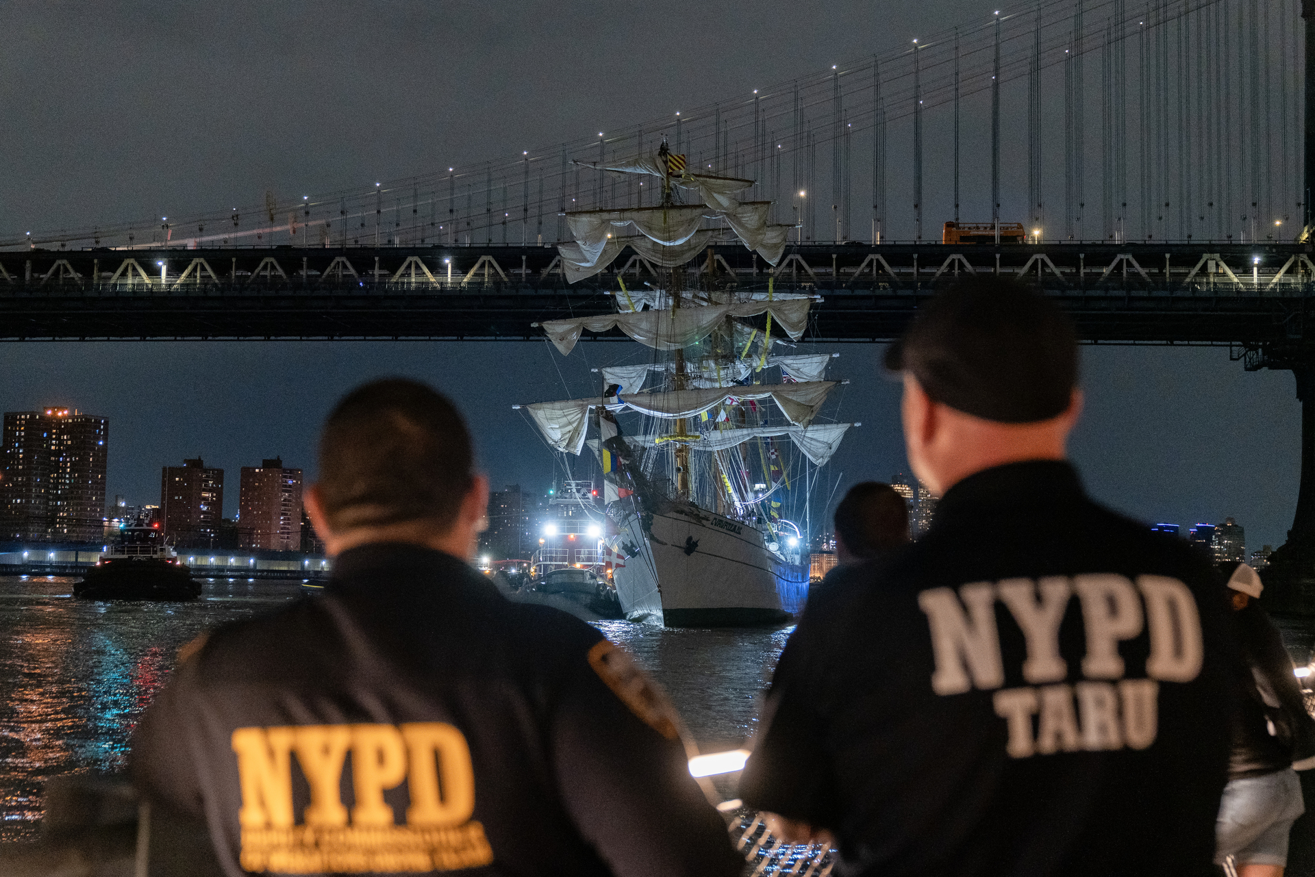 Alcalde de Nueva York  reporta dos muertos tras choque de Buque Cuauhtémoc