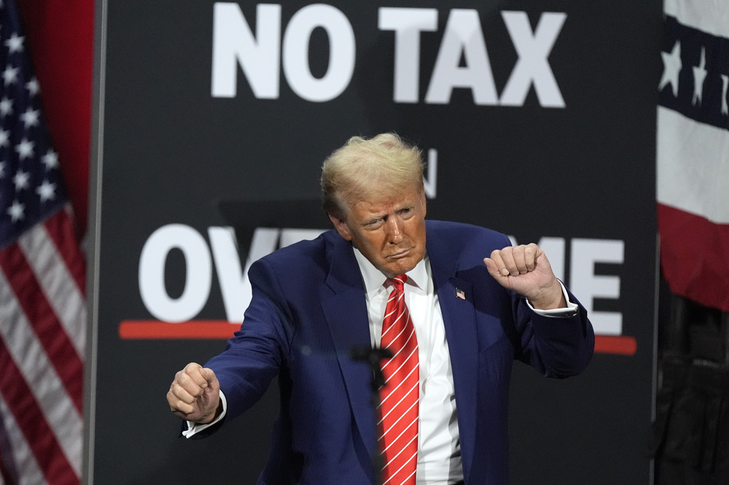 Iniciativa fiscal de Trump avanza en rara votación de fin de semana; conservadores negocian cambios