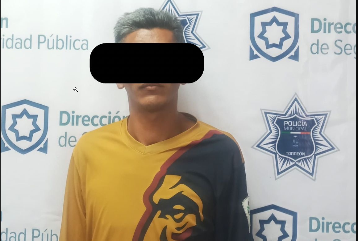 Detienen a hombre en el Centro de Torreón con un cuchillo de 20 centímetros