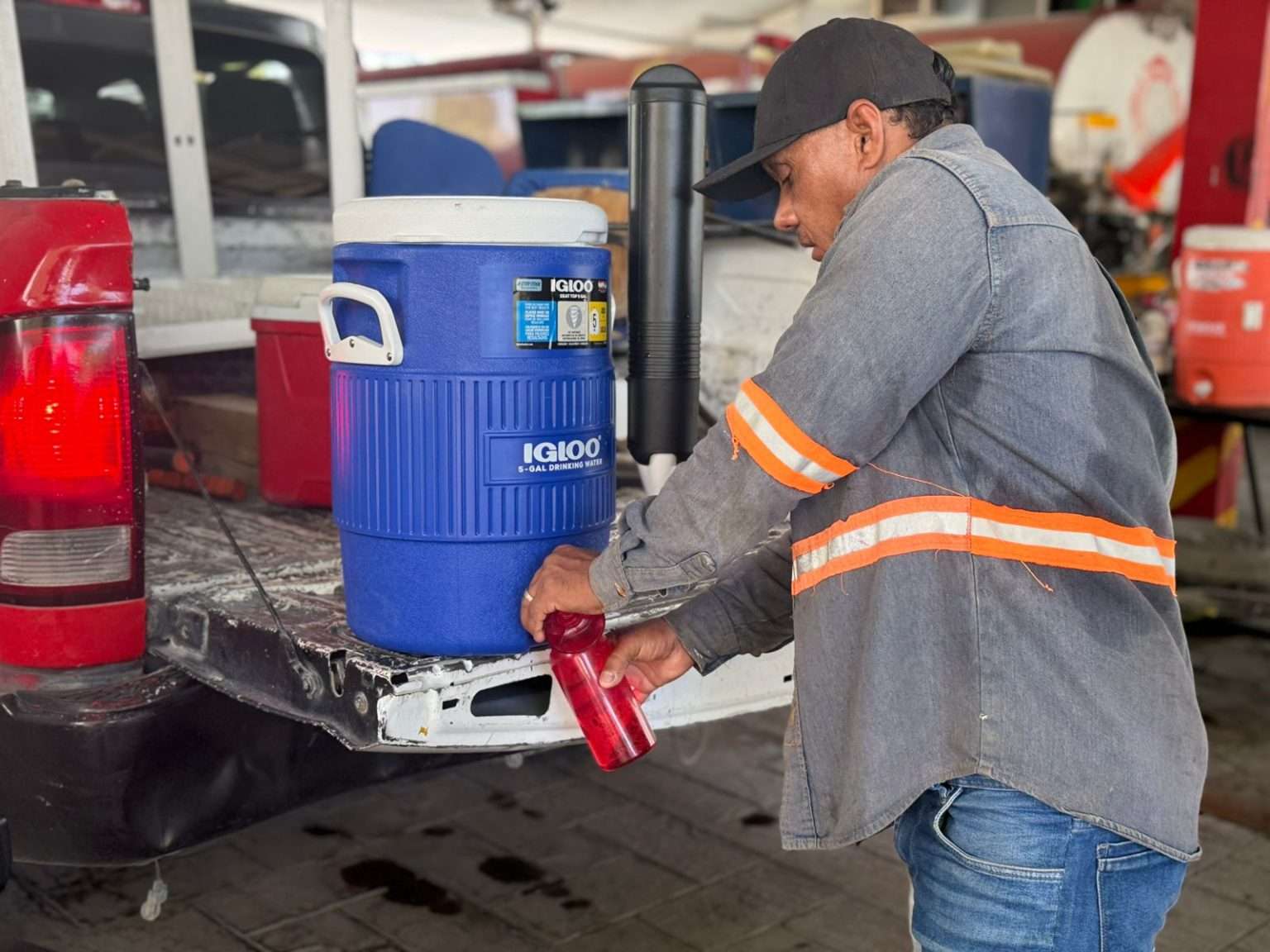Protección Civil instala módulos de hidratación por calores extremos en Monclova
