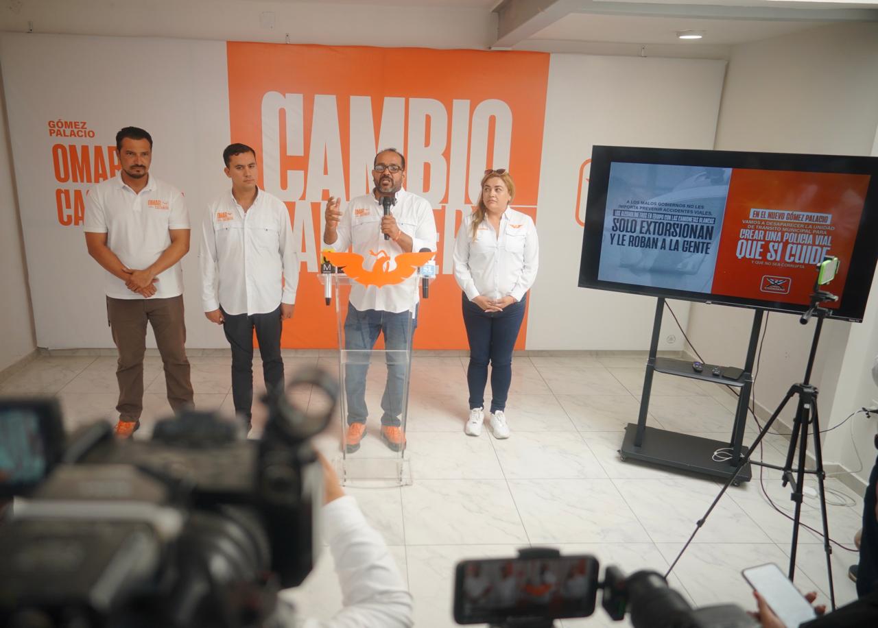Roban propaganda de Omar Castañeda de forma masiva... Y en vehículo de funcionario (o exfuncionario) denunció