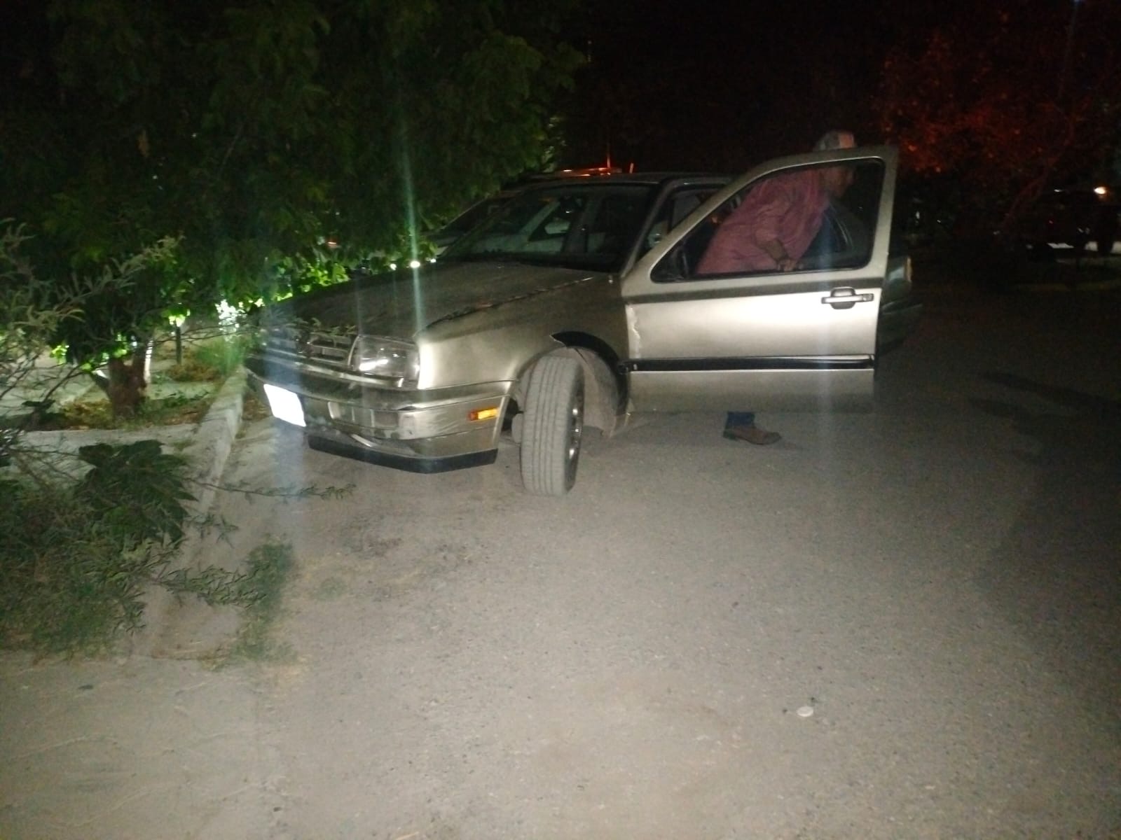 Intenta entrar al fraccionamiento por la puerta de salida y choca, responsable manejaba alcoholizado