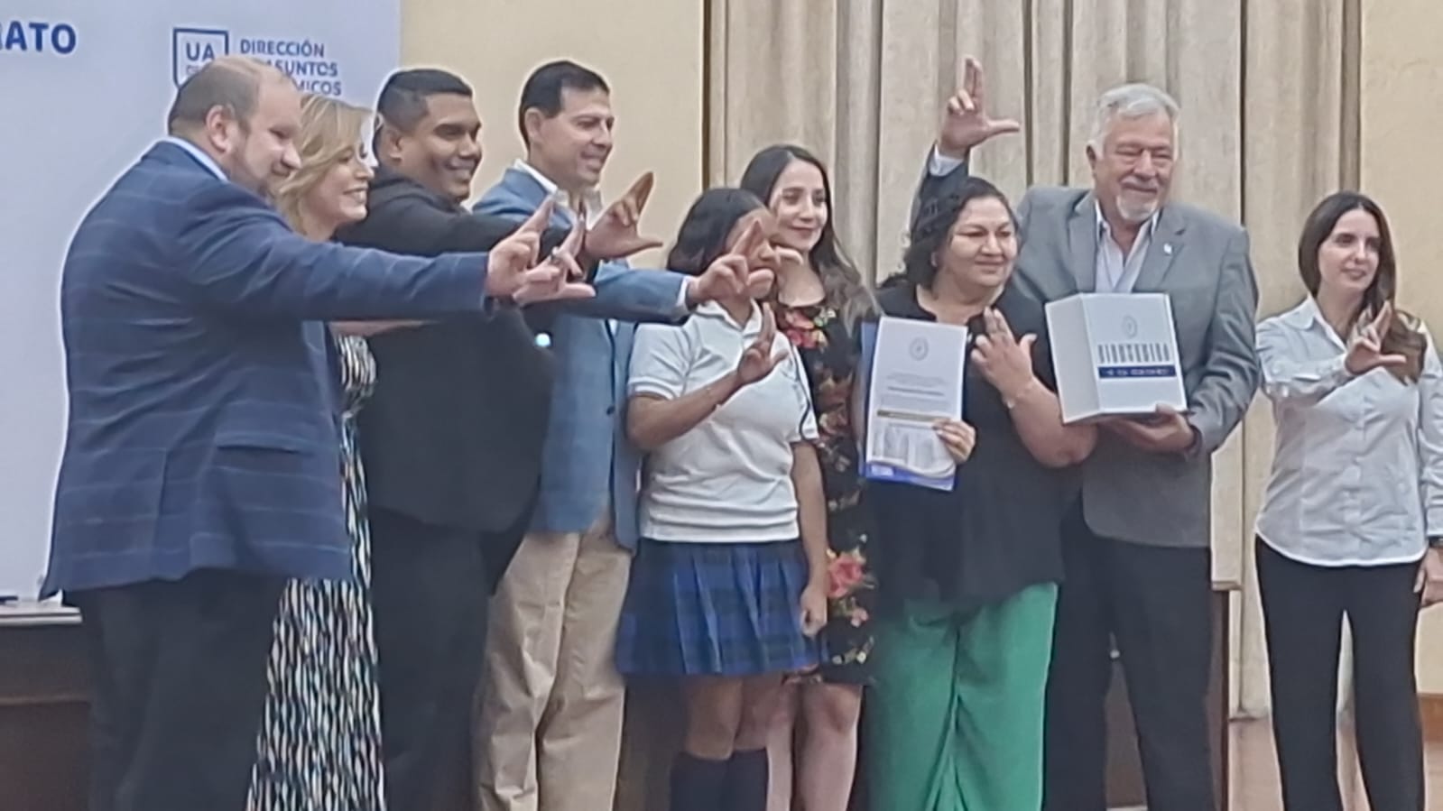 UAdeC entrega certificados CENEVAL en Monclova