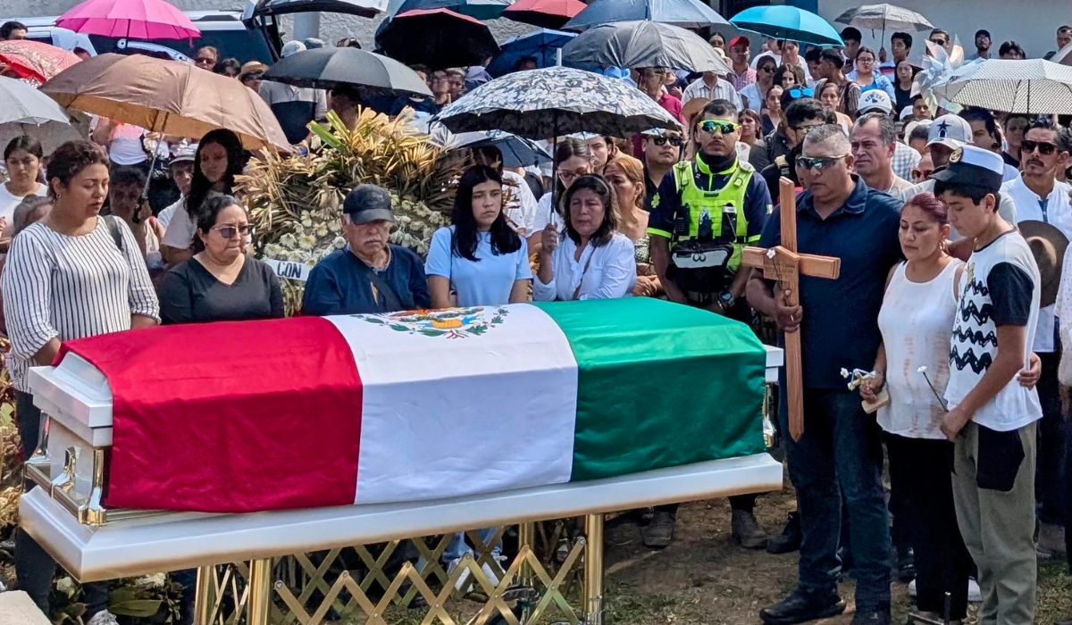 Sepultan a cadete América Yamileth, quien falleció tras el choque de Buque en Nueva York
