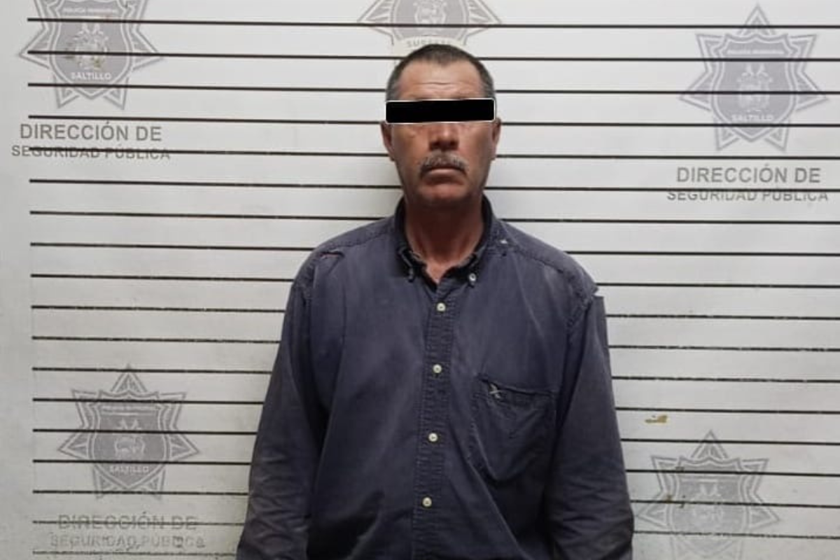 Detienen a hombre por exhibicionismo en un camión, en Saltillo