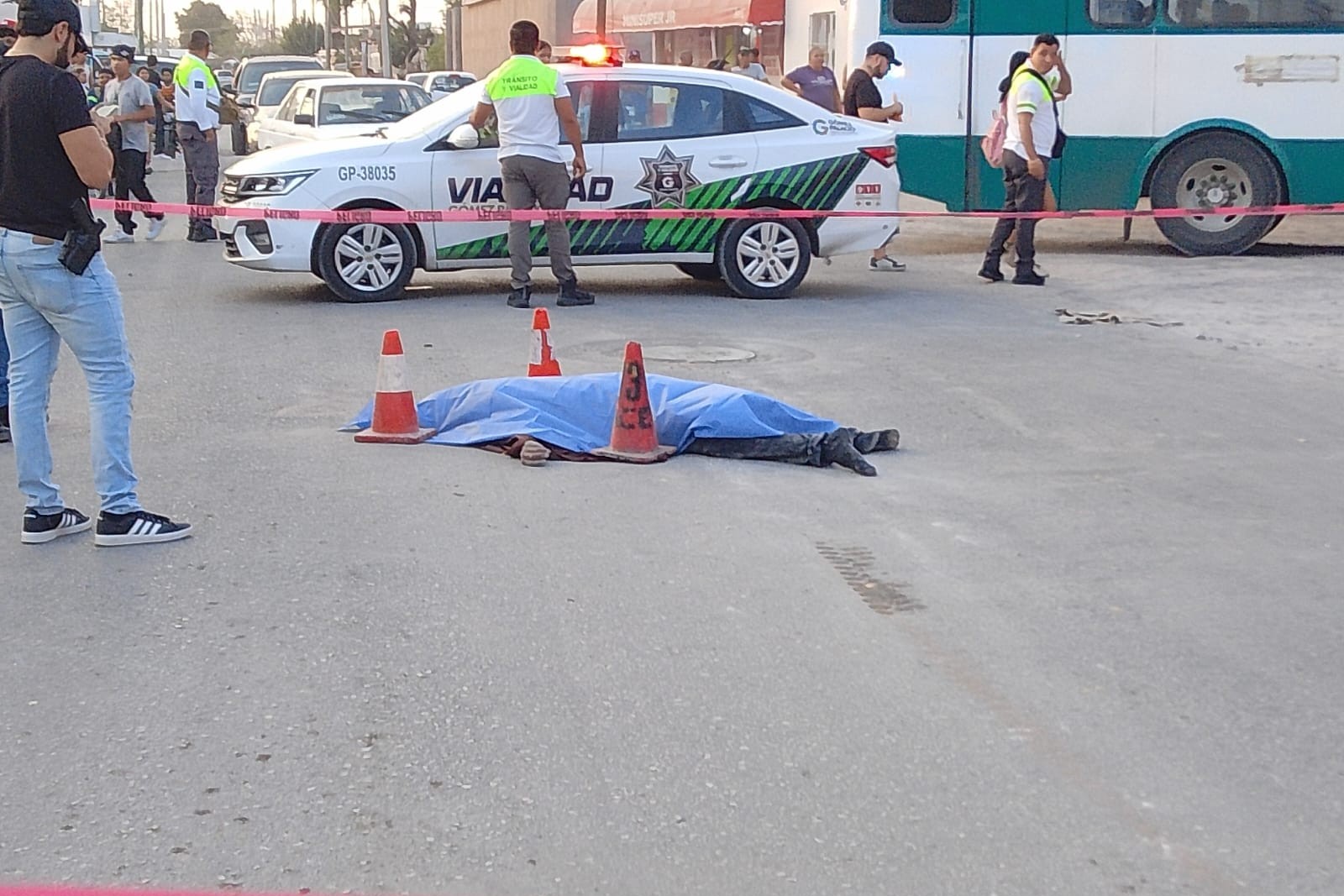 Hombre muere arrollado por camión materialista en ejido San Ignacio