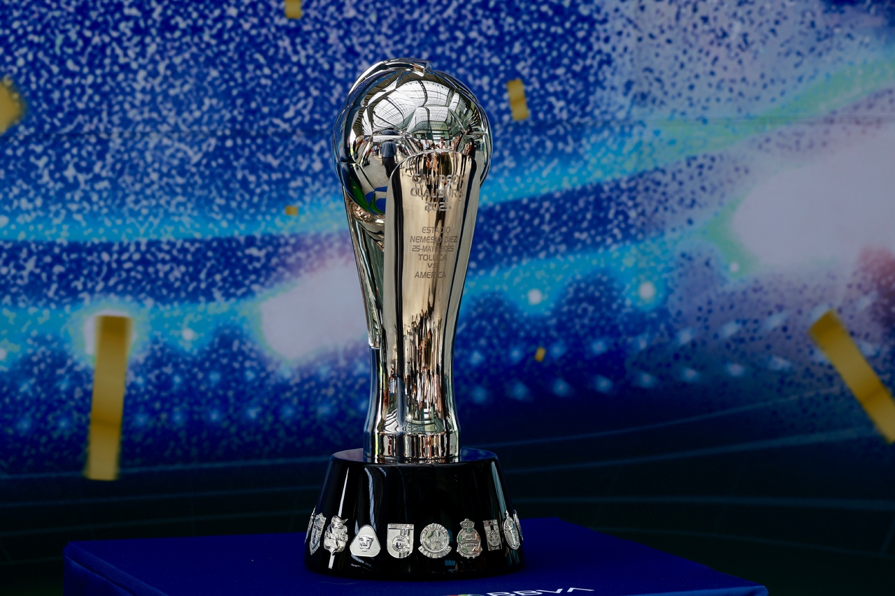 El trofeo anhelado por los equipos del futbol mexicano, lo disputarán en la presente semana el América y Toluca.