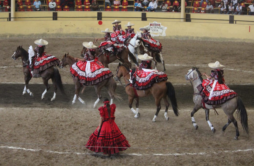 En Jalisco, la escaramuza duranguense se midió con lo más selecto del país
en la categoría Infantil ‘A’, en lo que el debut en la Olimpiada Nacional. (IED)