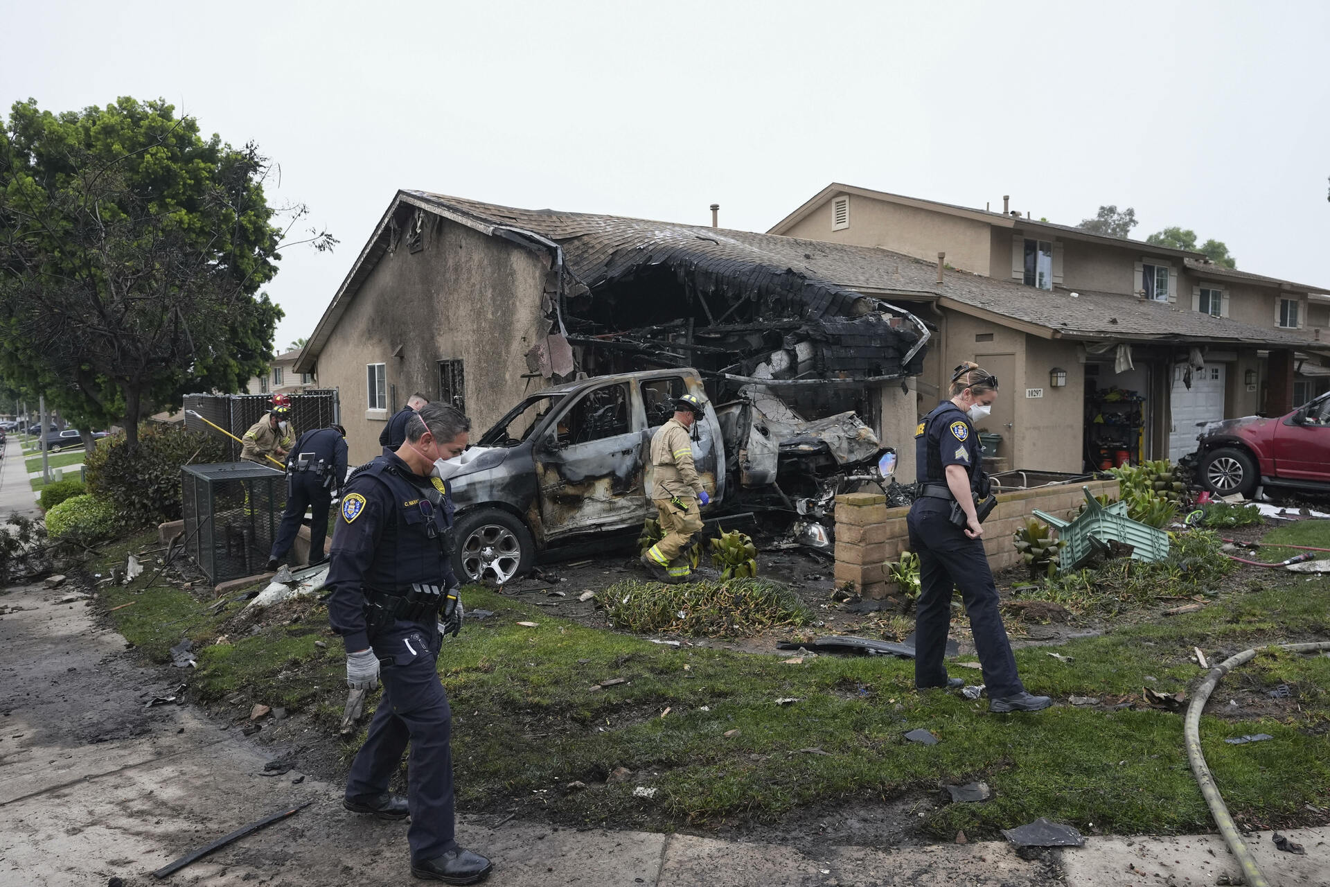 Mueren varias personas al estrellarse avioneta en San Diego; destruye viviendas y vehículos