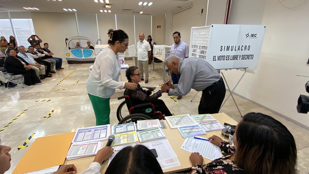 Realiza INE simulacro de votación con perspectiva inclusiva